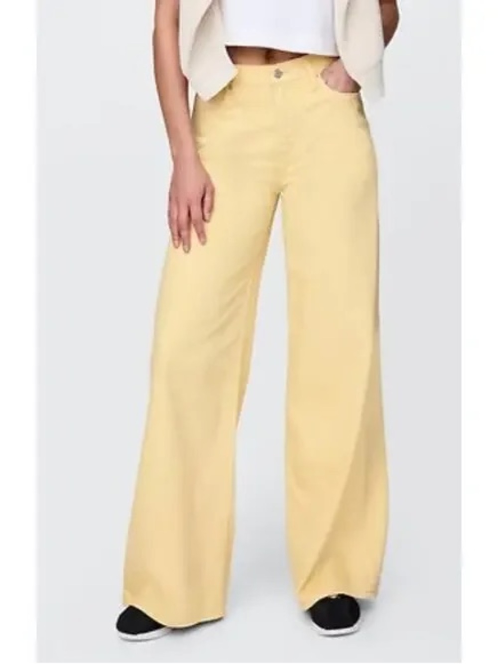 NWT GAP Baggy Mid Rise Jeans in Butter Yellow